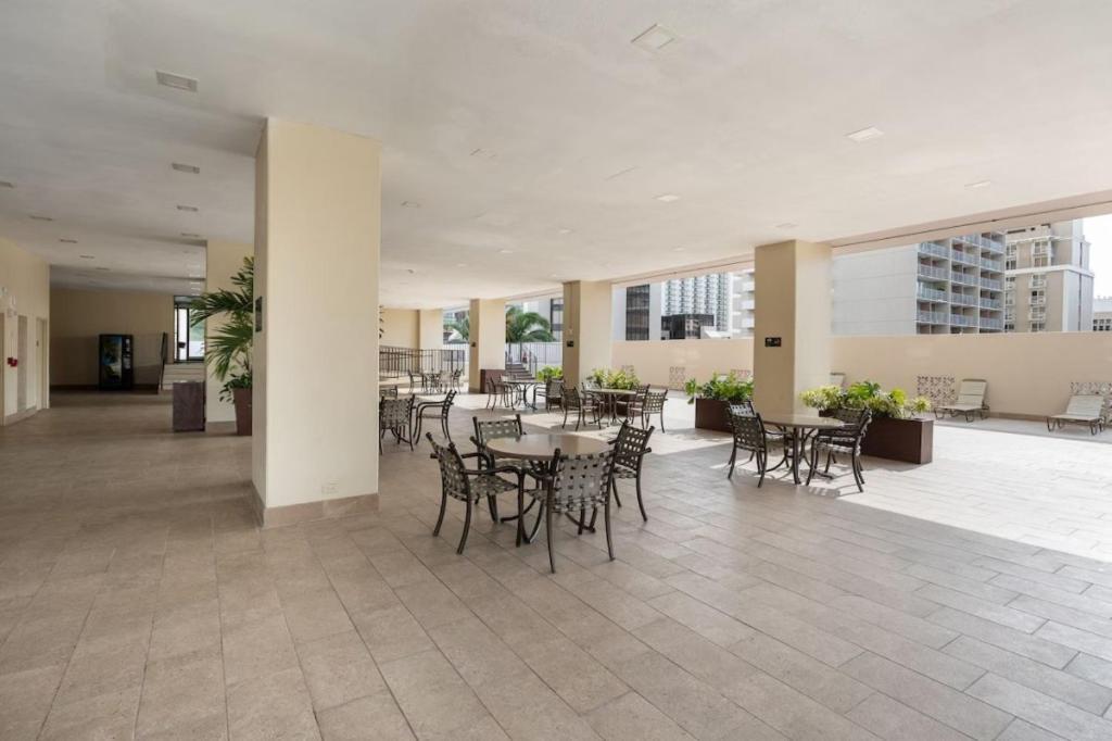 Heart Of Waikiki,1Bdrm,Free Parking, Wifi,No Resort Fees,Youtube,Netflix ! Honolulu Dış mekan fotoğraf